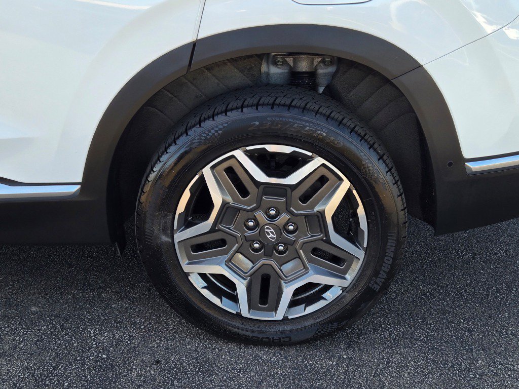 Used 2022 Quartz Hyundai Limited image 15
