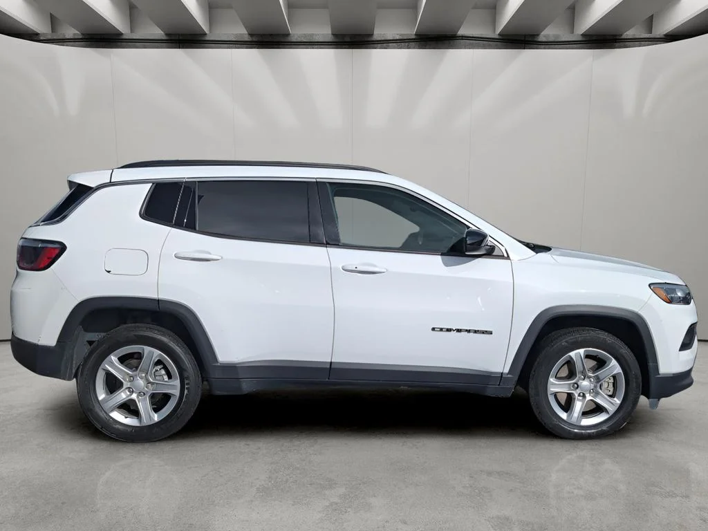 Used 2024 Bright White Clearcoat Jeep Latitude image 5