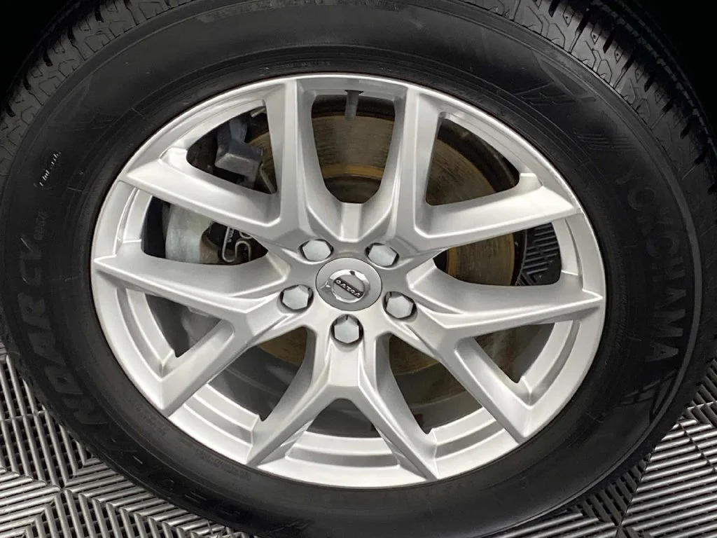 Used 2019 Bright Silver Metallic Volvo T5 Momentum image 23