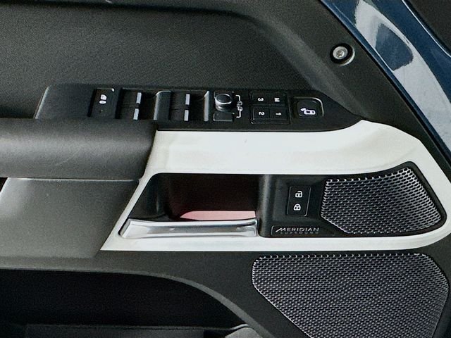 Used 2022  Land Rover X-Dynamic HSE image 19