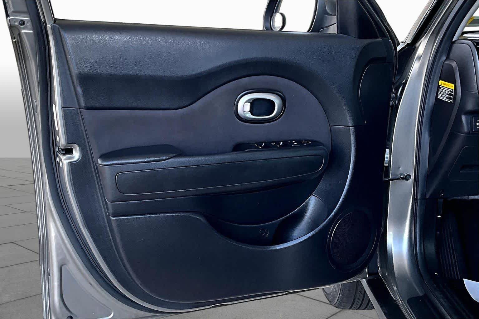 Used 2015 Titanium Gray Kia Base image 20