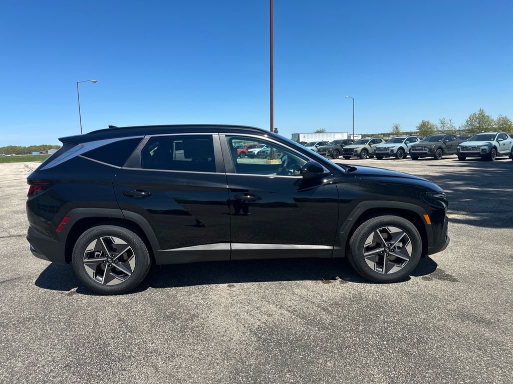 New 2026 Black Hyundai SEL image 4