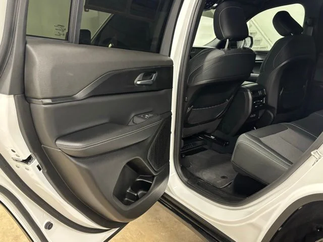 Used 2025 White Jeep Laredo X image 18