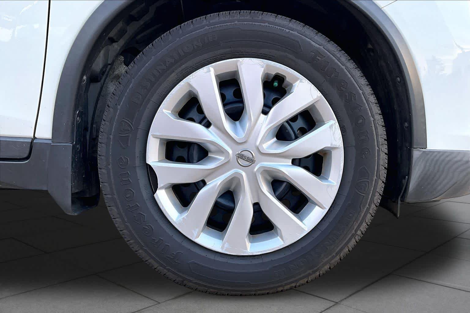 Used 2017 Glacier White Nissan S image 10