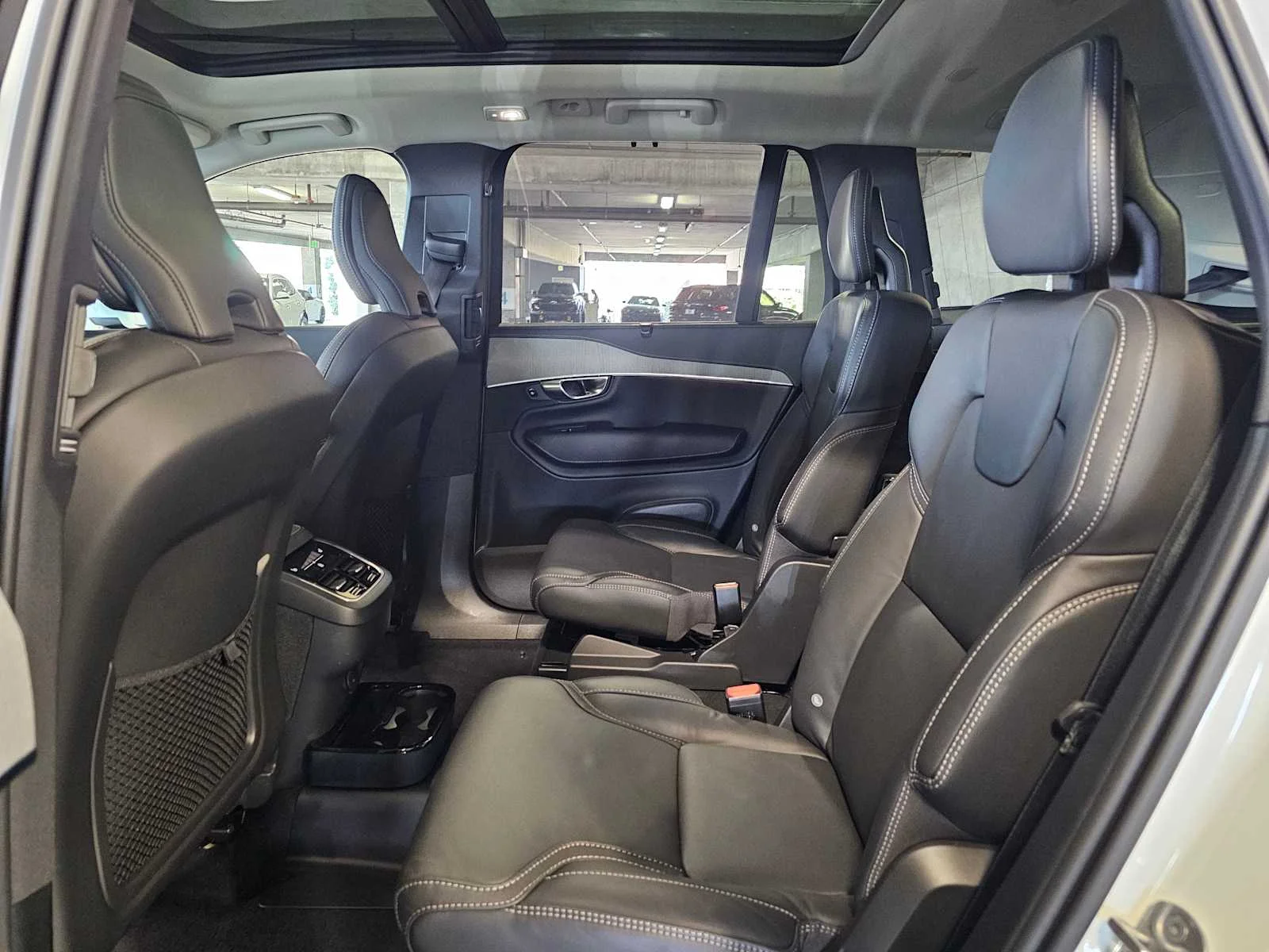 Used 2025 Crystal White Metallic Volvo Ultra image 25