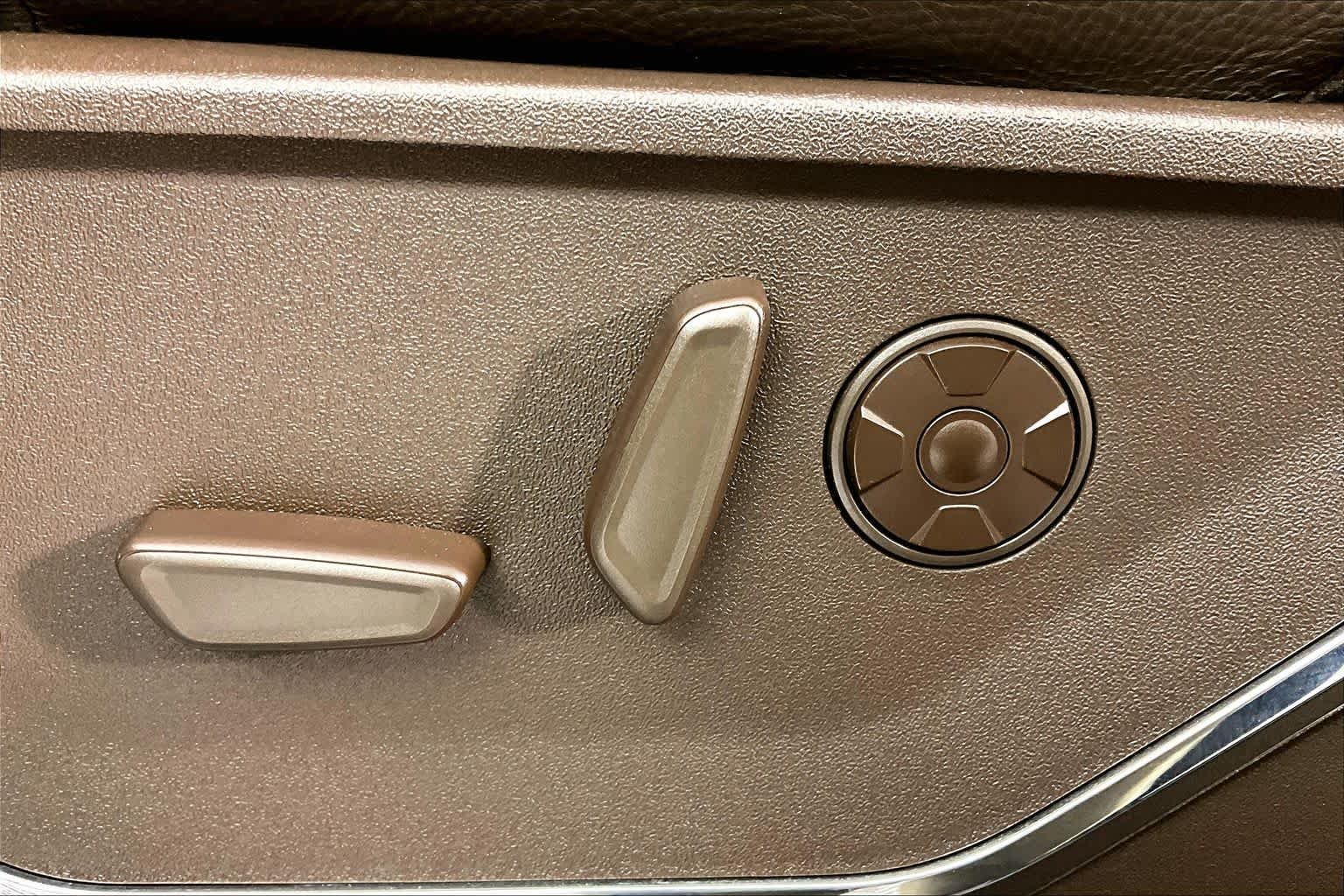 Used 2024 Star White Metallic Tri-Coat/Darkened Bronze Ford King Ranch image 30