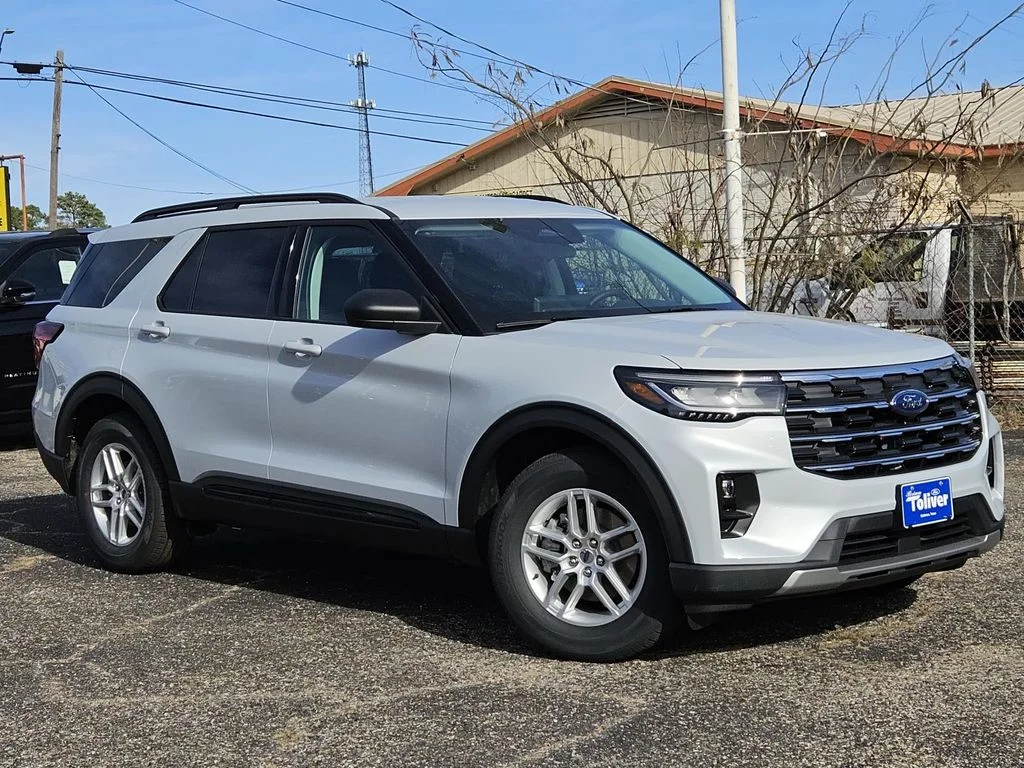 New 2026 Space White Metallic Ford Active image 2