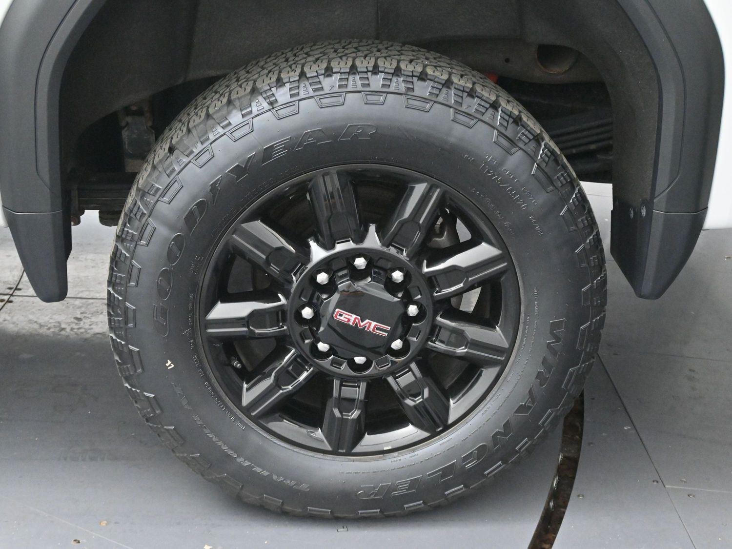 Used 2024 Summit White GMC AT4 image 36