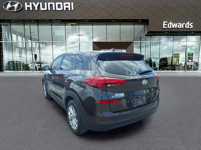 Used 2020 Green Hyundai SE image 3
