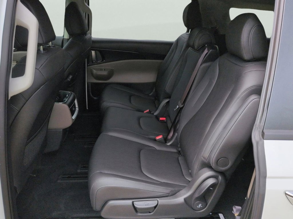 New 2026 Snow White Pearl Kia LXS image 12