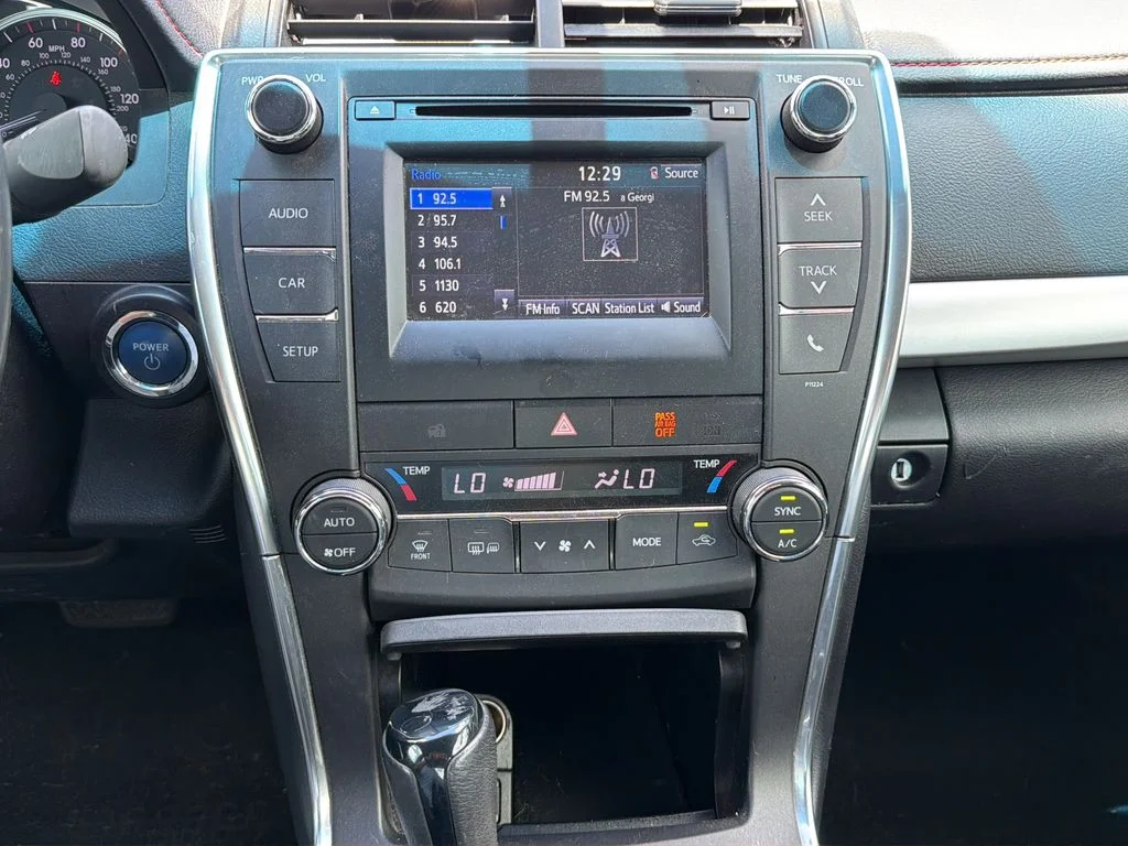Used 2016 White Toyota SE image 13