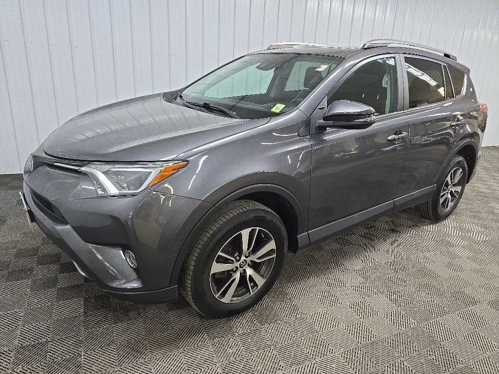 Used 2018 Gray Toyota XLE image 8