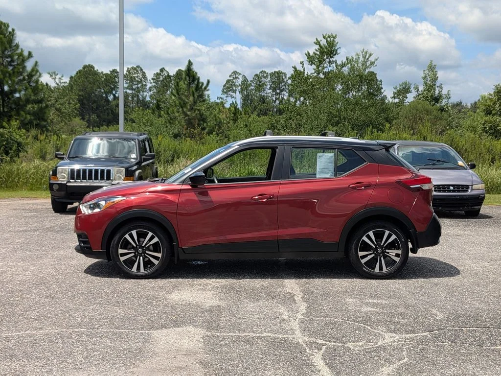 Used 2018 Red Nissan SV image 2