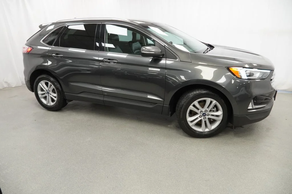 Used 2019 Gray Ford SEL image 4