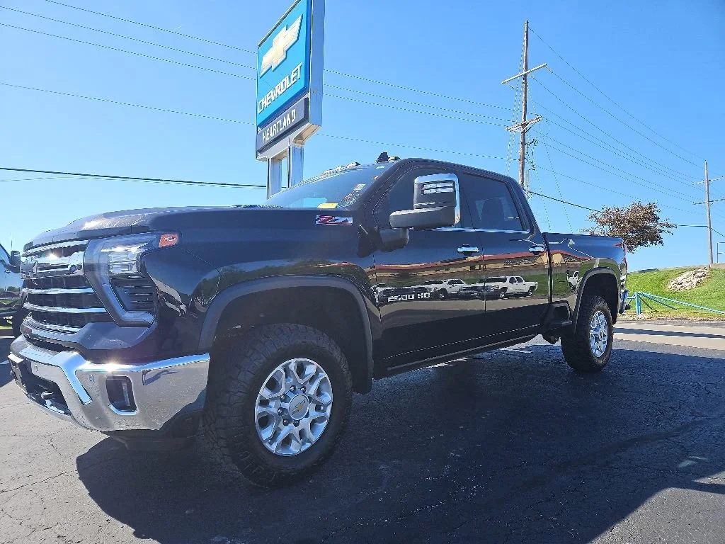 Used 2024 Chevrolet Silverado 2500HD LTZ with VIN 2GC4YPEY9R1111763 for sale in Kansas City