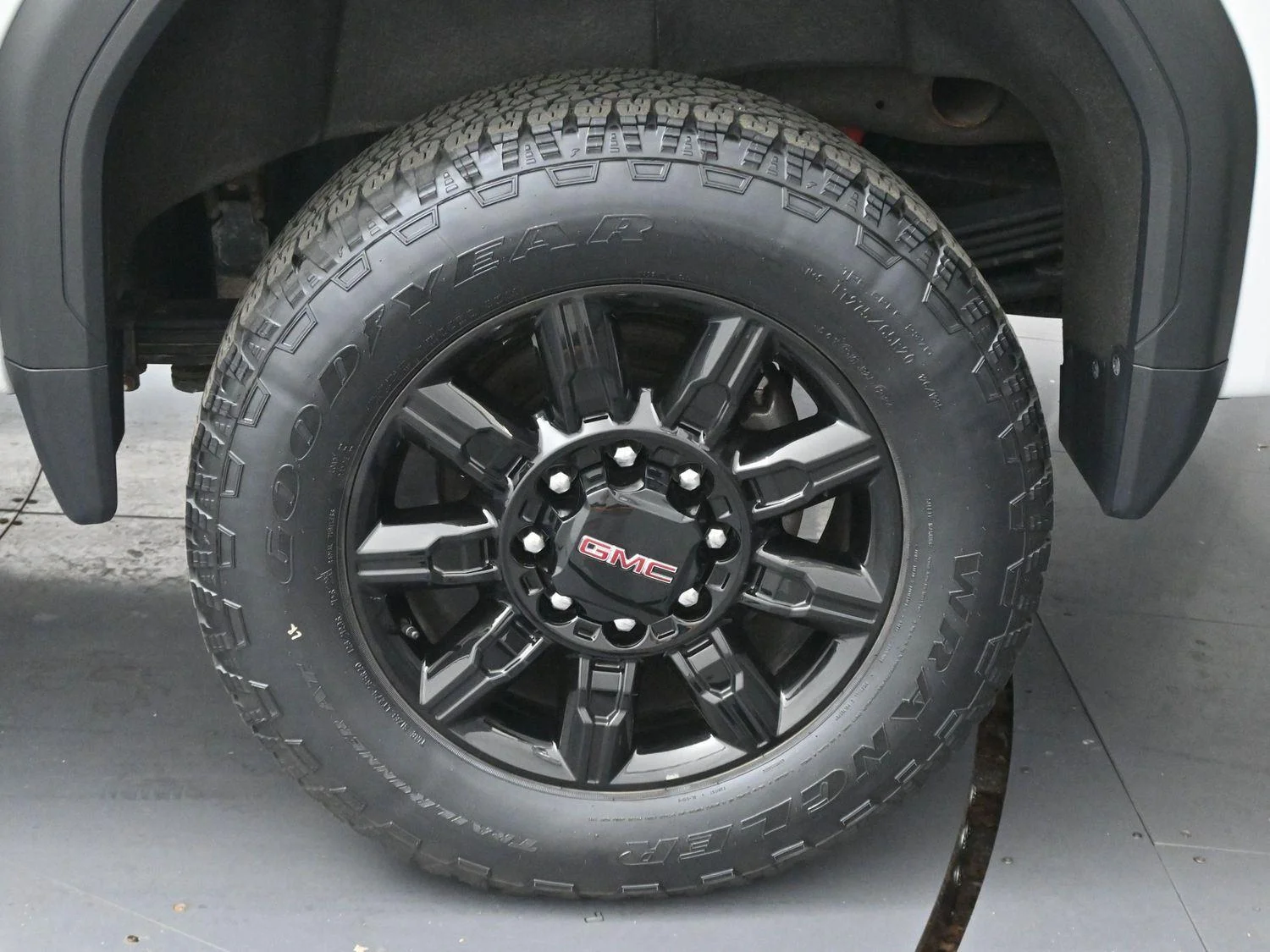 Used 2024 Summit White GMC AT4 image 36
