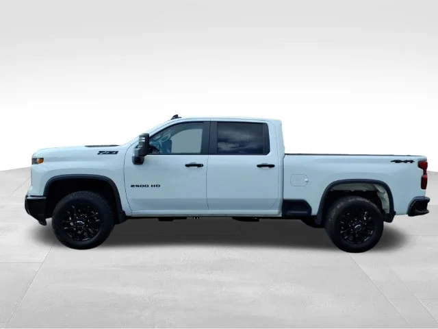 Used 2025 White Chevrolet Custom image 6