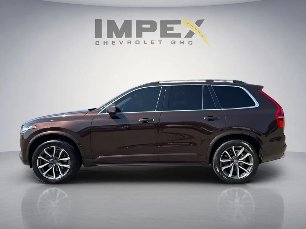 Used 2018  Volvo Momentum image 2