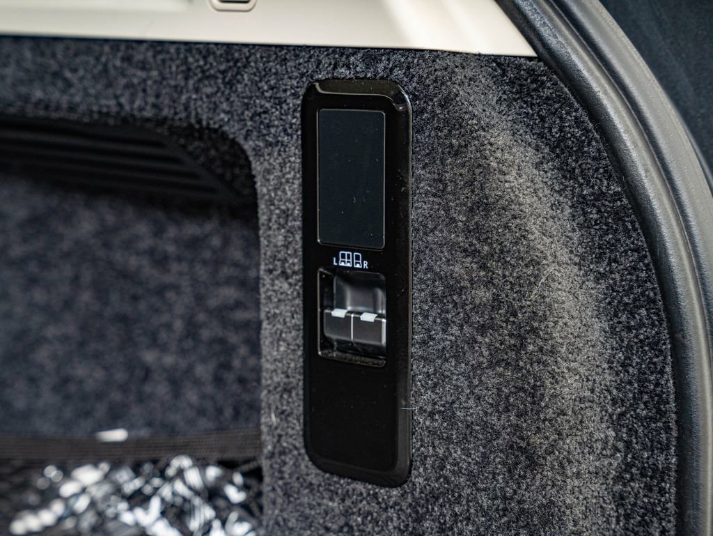 Used 2025 Fuji White Land Rover Autobiography image 42