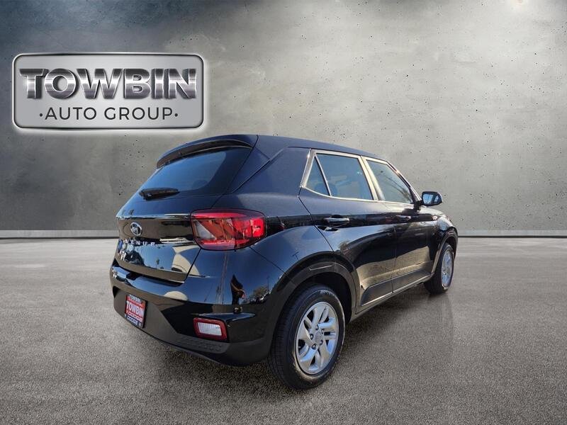Used 2021 Black Hyundai SE image 5