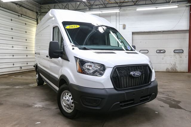 Used 2025  Ford Base image 3