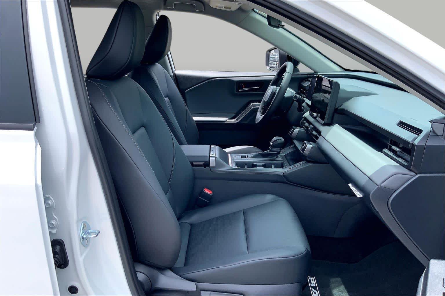 Used 2026 Ice Cap Toyota XLE Premium image 9