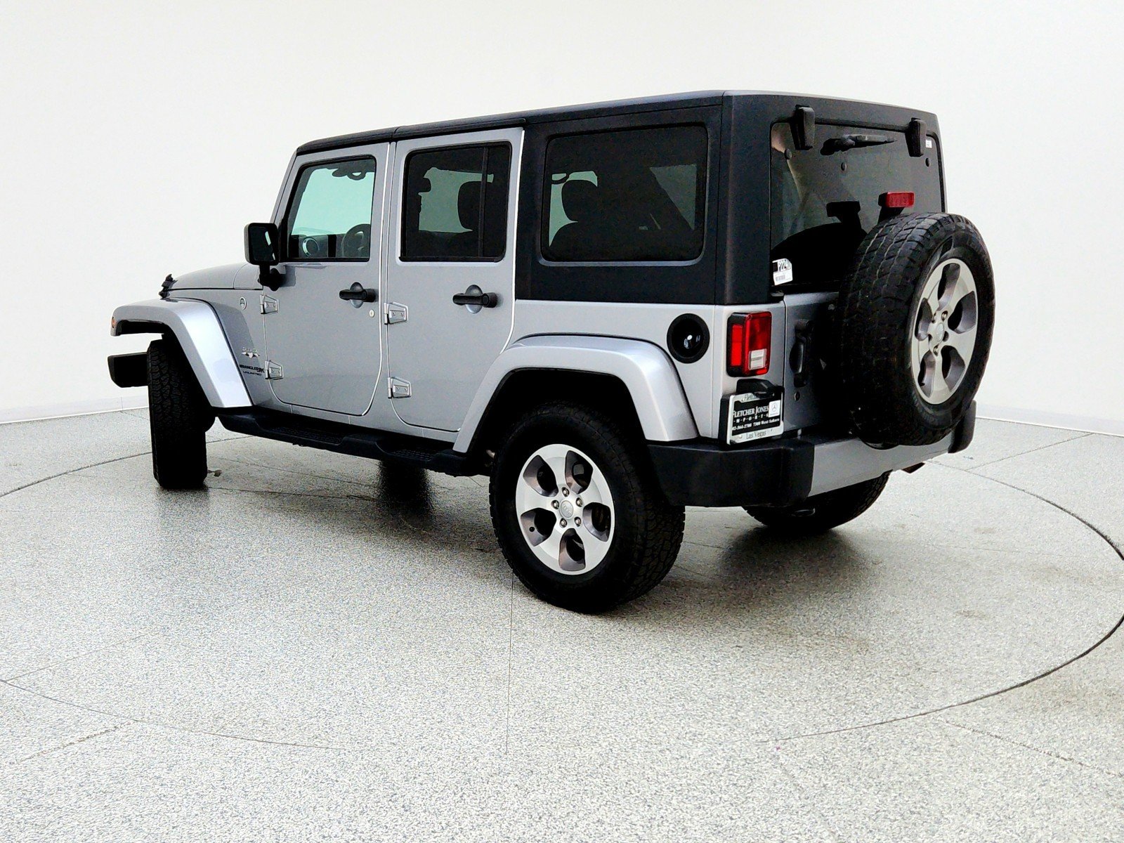 Used 2018 Billet Silver Metallic Clearcoat Jeep Sahara image 8
