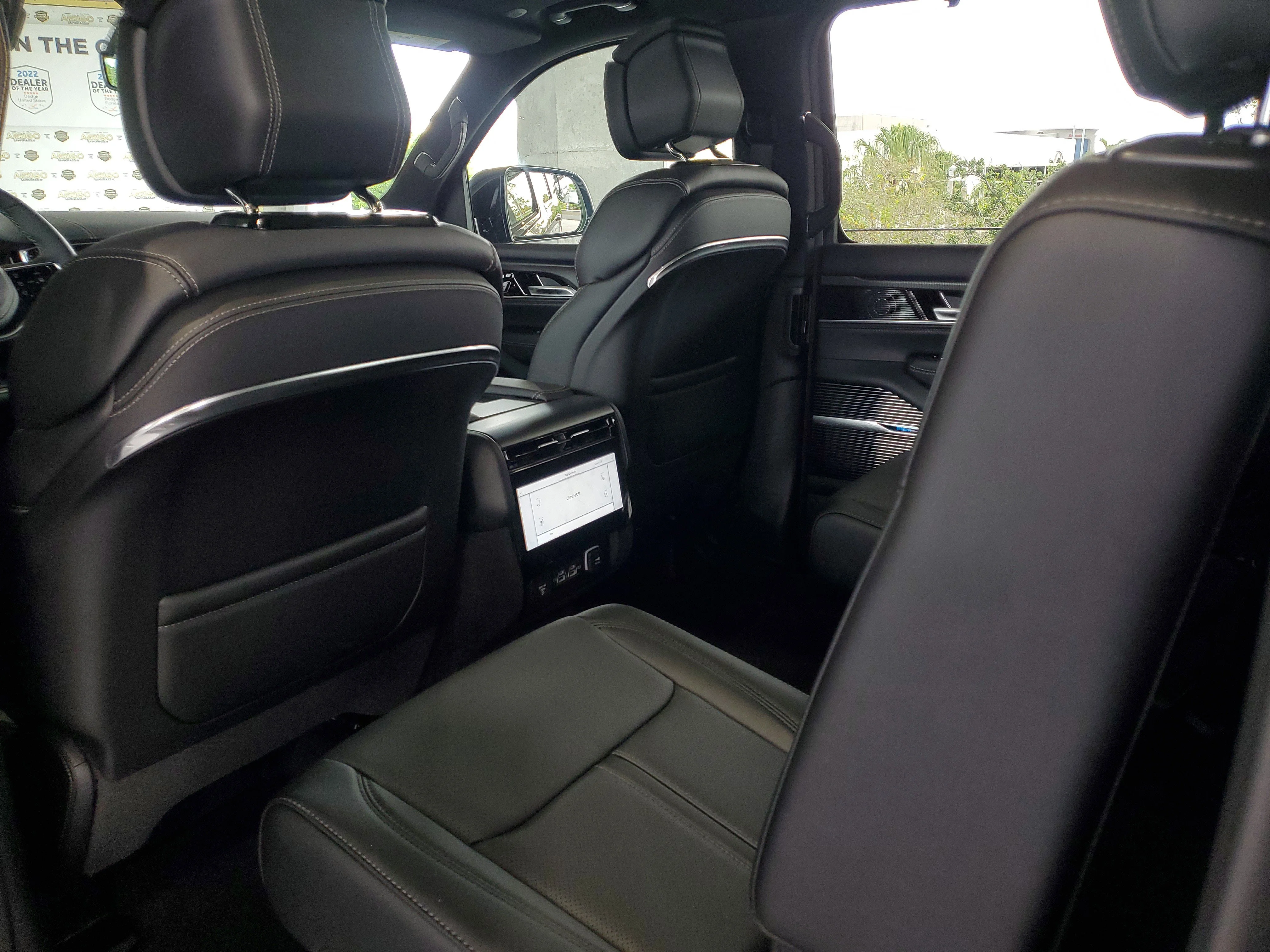New 2026 High Gloss Black Exterior Paint Jeep Summit Obsidian image 9