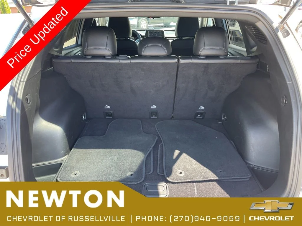 Used 2025 Bright White Clearcoat Jeep Latitude image 44