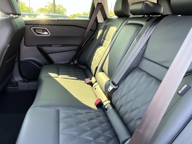 New 2026 Everest White Pearl TriCoat Nissan Platinum image 22
