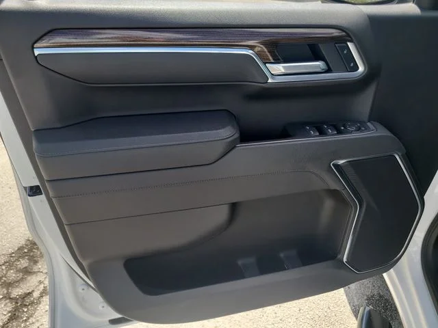 Used 2025 White Chevrolet LT image 16
