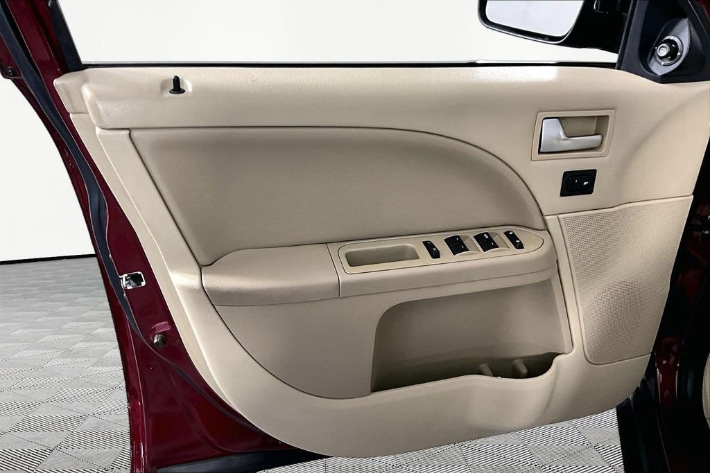 Used 2007 Red Ford Limited image 16