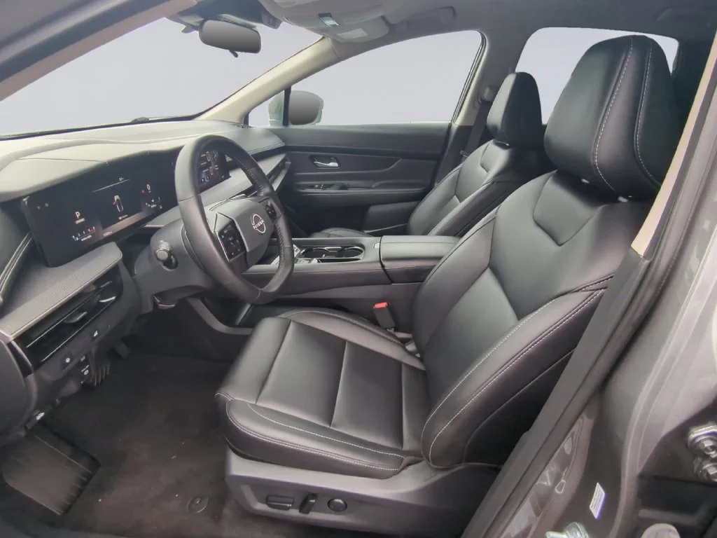 Used 2025 Gray Nissan SV image 17