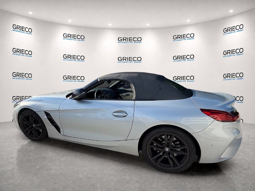 Used 2022 Silver BMW sDrive30i image 5