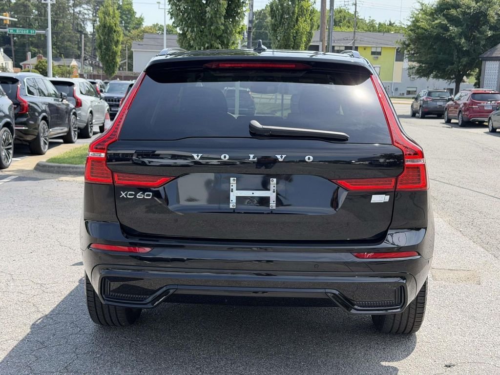 Used 2024 Black Volvo T8 Plus Dark Theme image 21