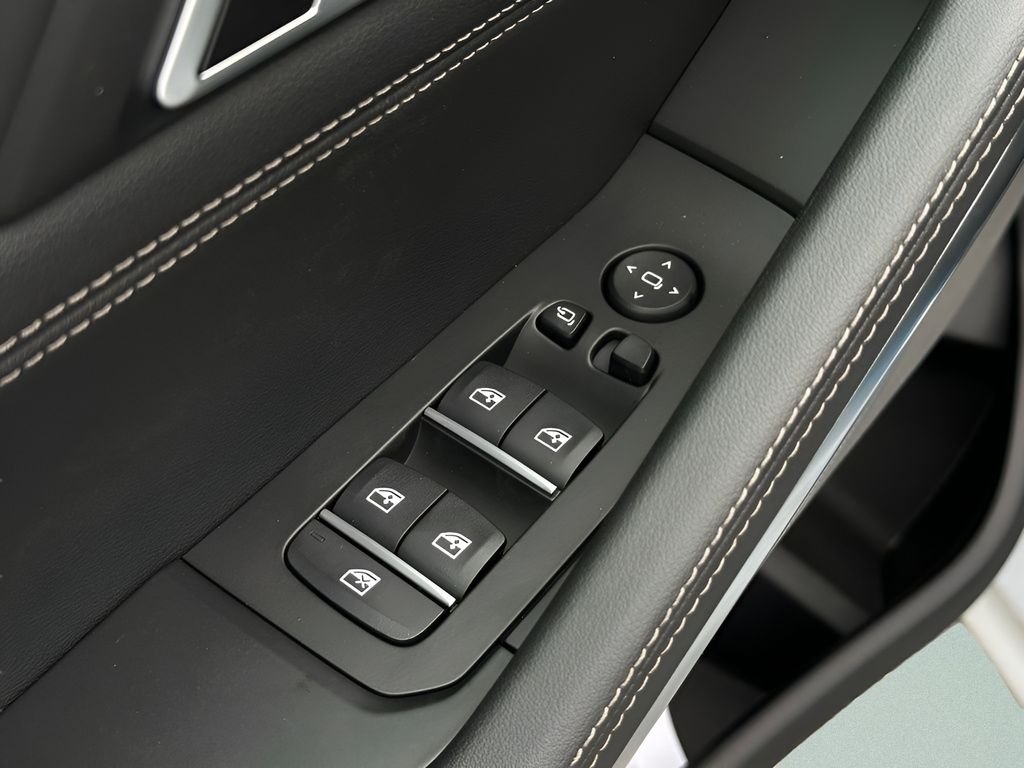 New 2027 Brooklyn Grey Metallic BMW xDrive40i image 13