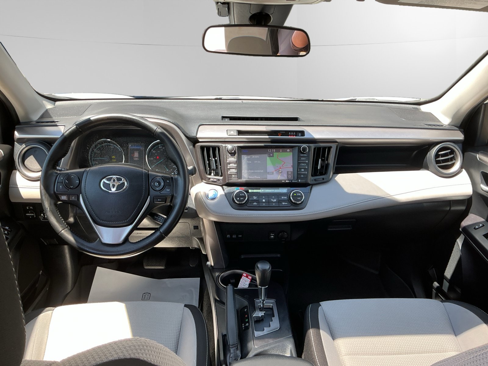 Certified Used 2018 SUPER_WHITE Toyota Hybrid XLE image 10