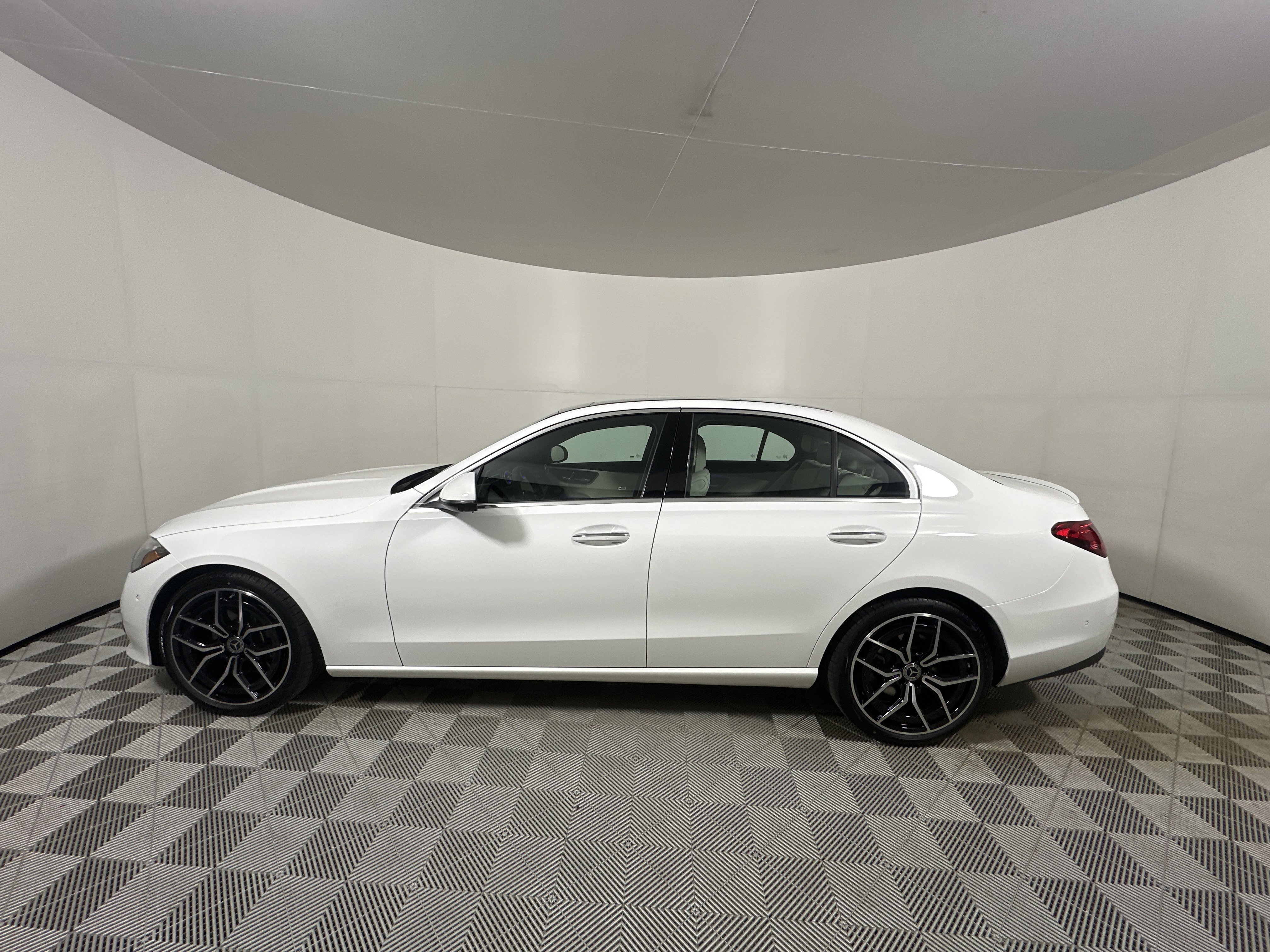 New 2026 Polar White Mercedes-Benz C 300 image 4