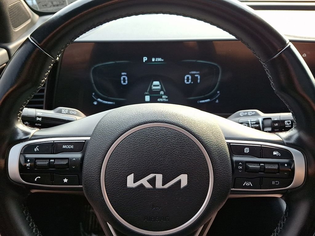 Used 2023 White Kia X-Line image 21