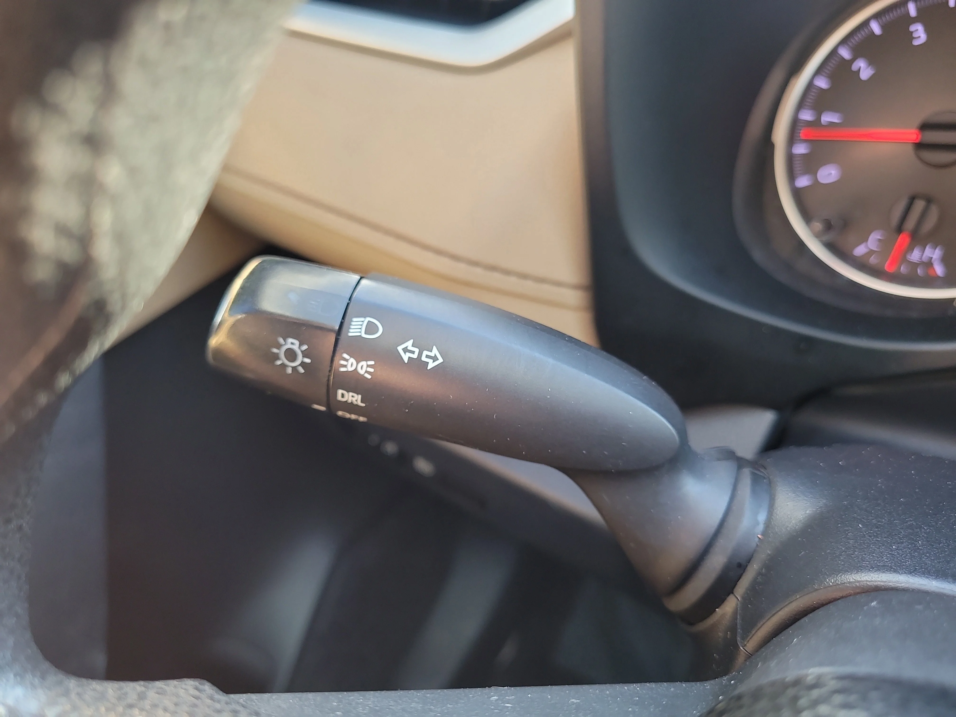 Used 2020 Pearl Toyota LE image 30