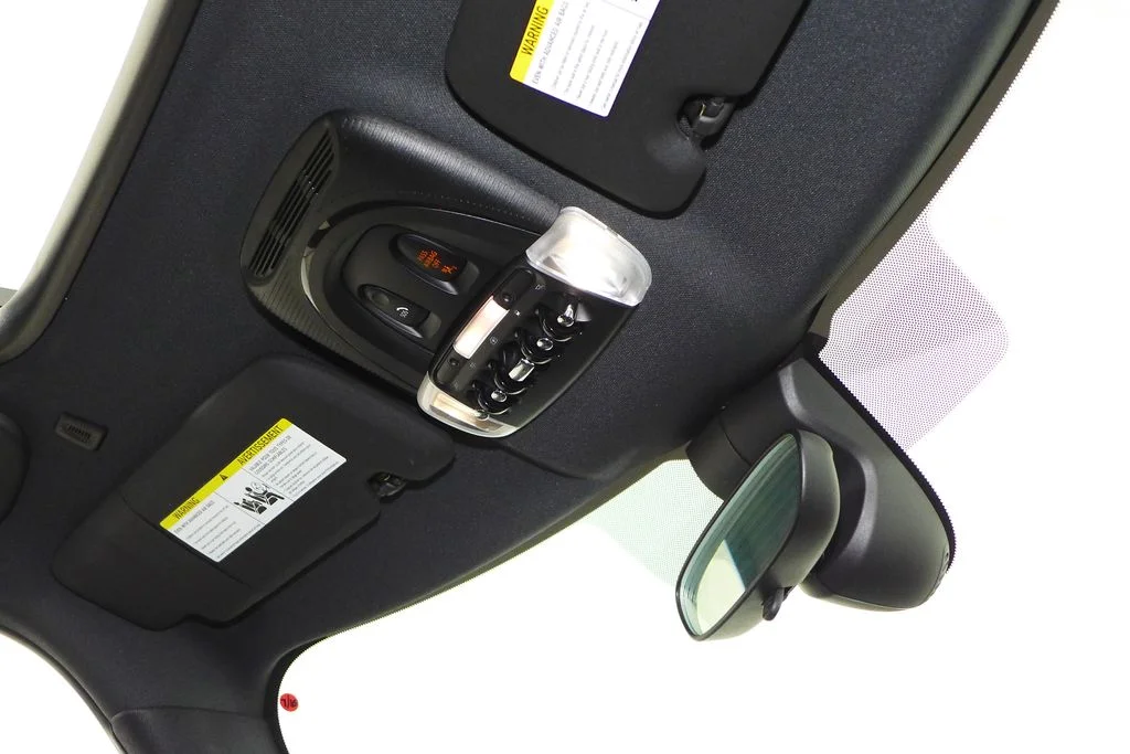 Used 2019 White MINI  image 17