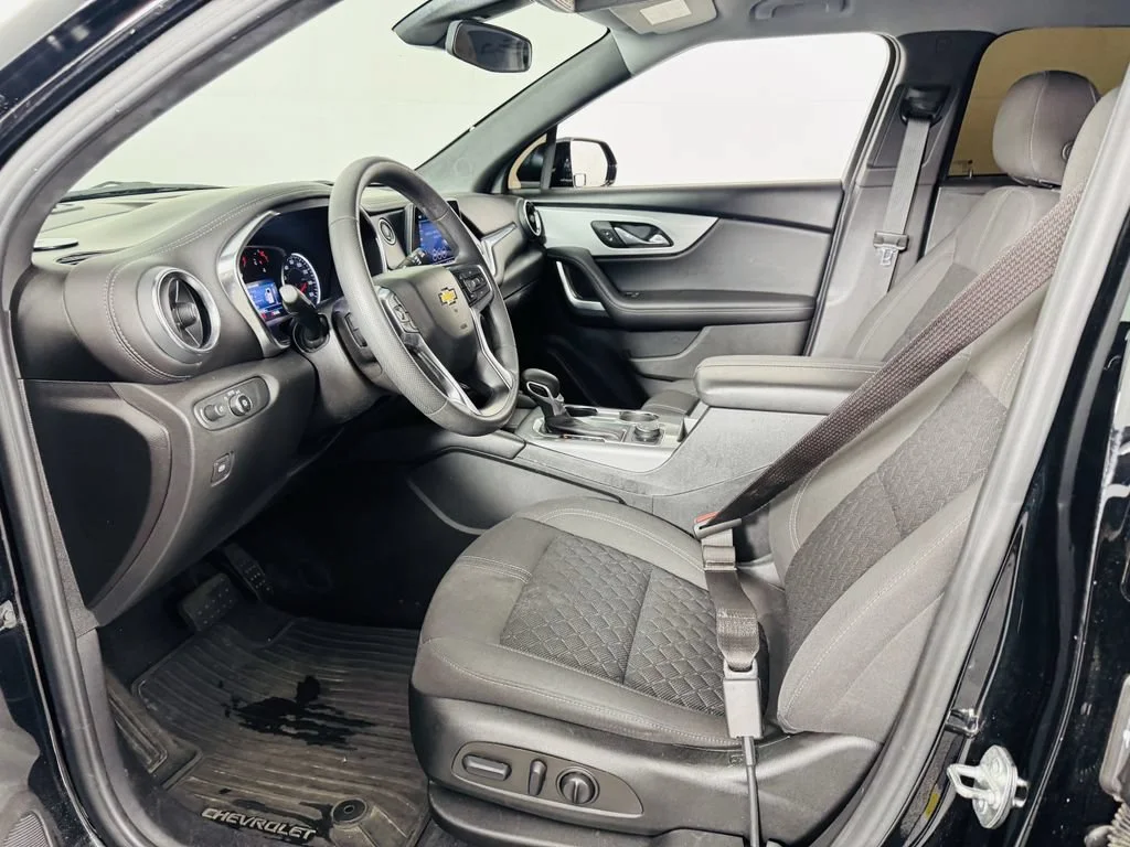 Used 2022 Black Chevrolet 2LT image 5