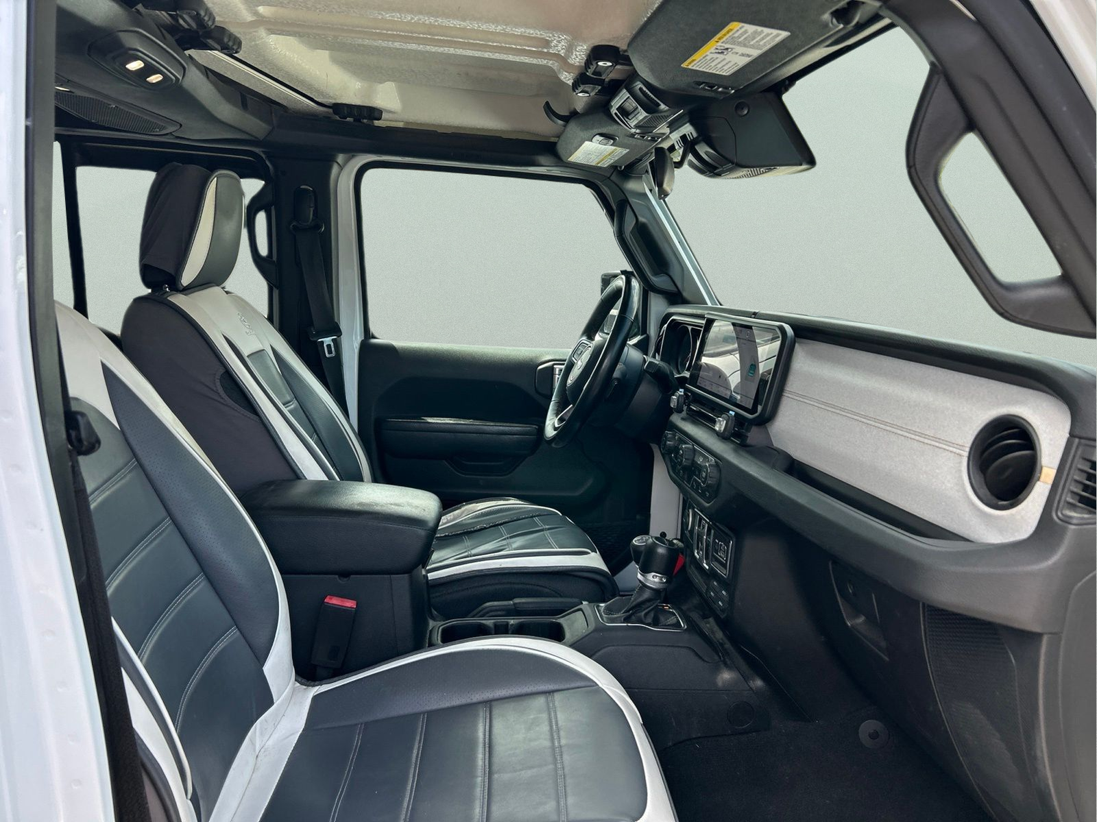 Used 2024 White Jeep Sport S image 12