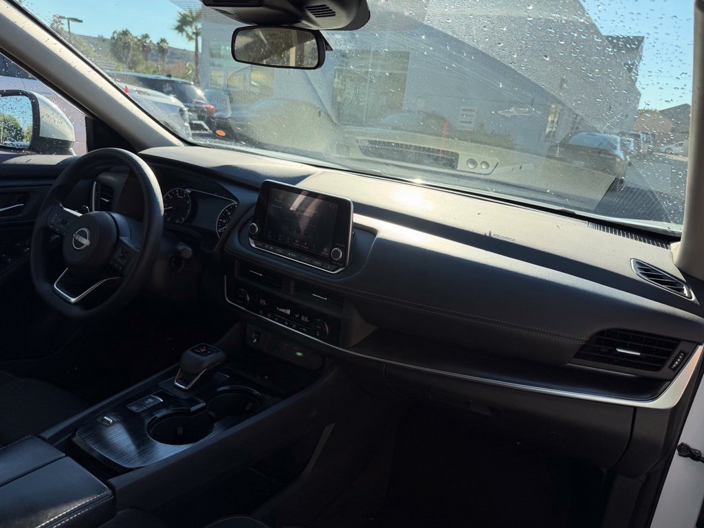 Used 2024 White/off-white Nissan SV image 18
