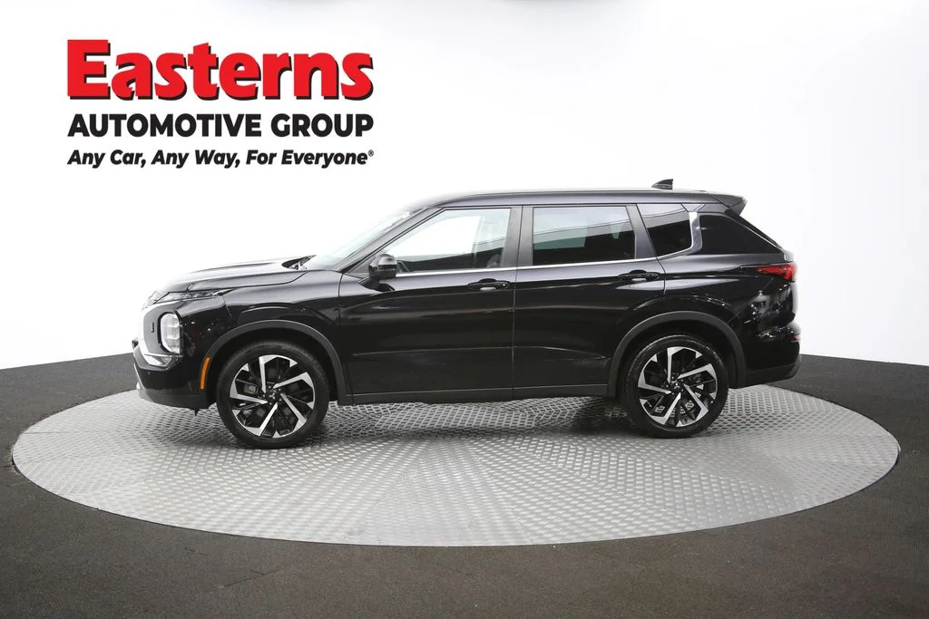 Used 2023 Black Mitsubishi SE image 58