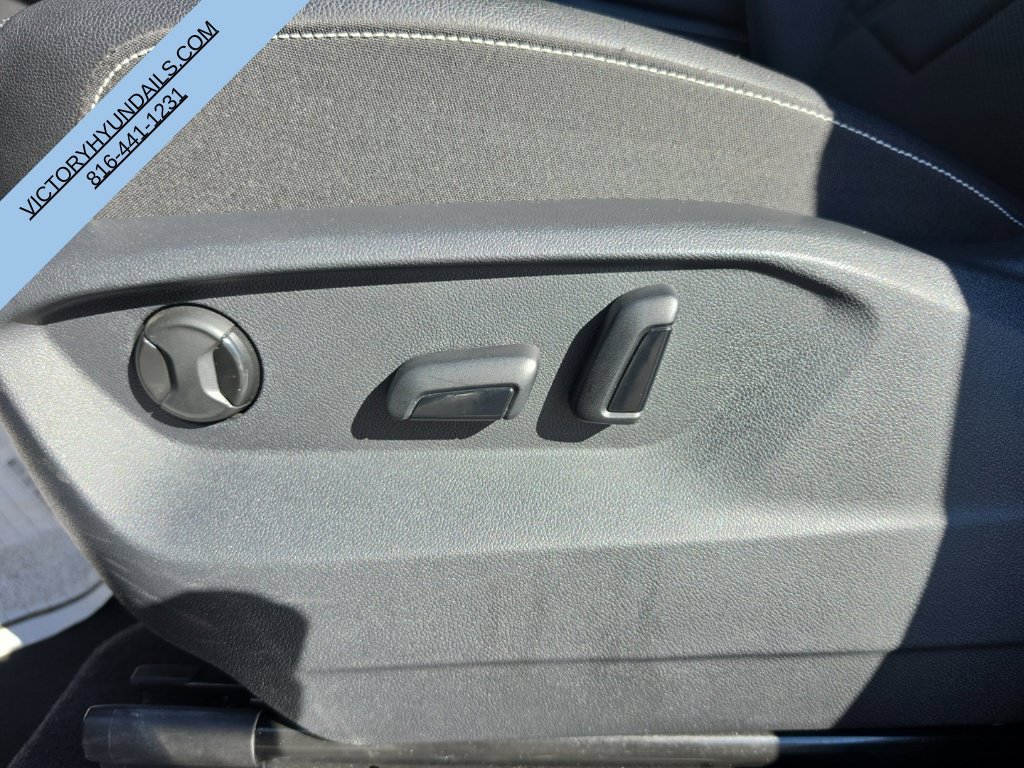 Used 2026  Volkswagen SE w/Technology image 15