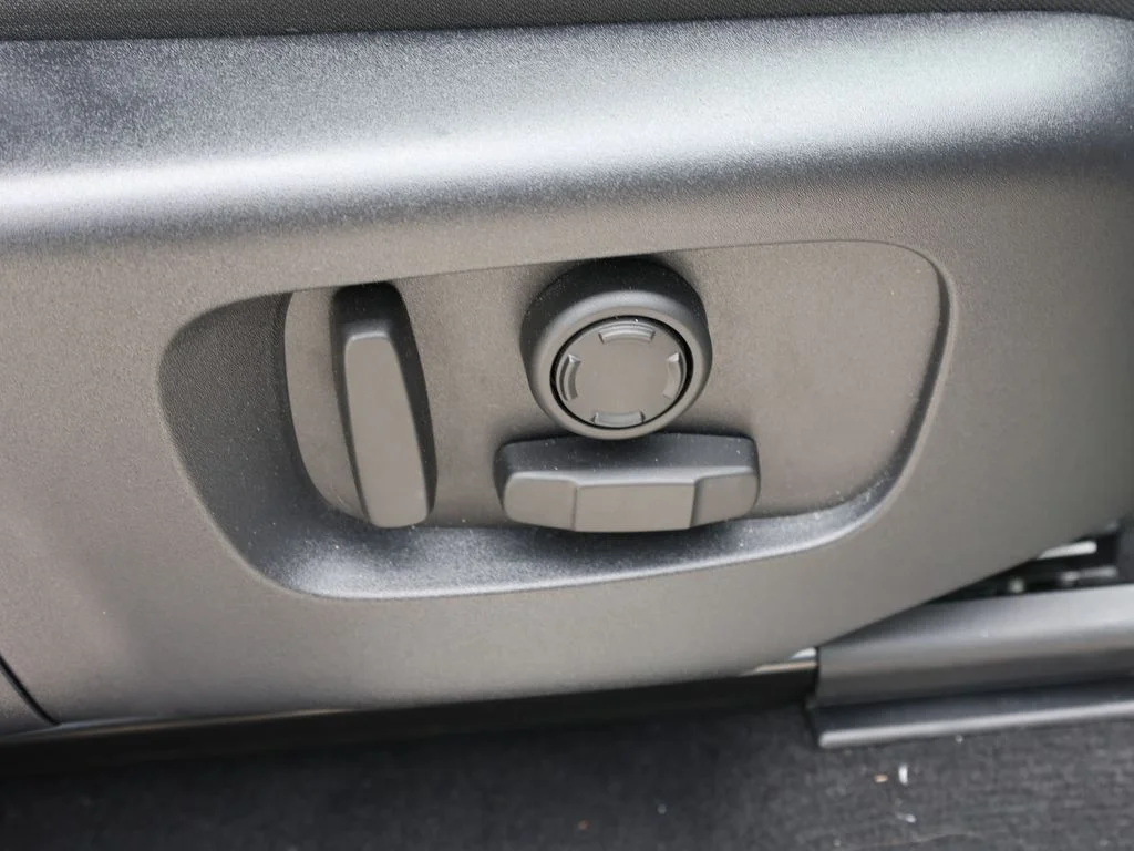 Used 2023 Gray Land Rover S R-Dynamic image 23