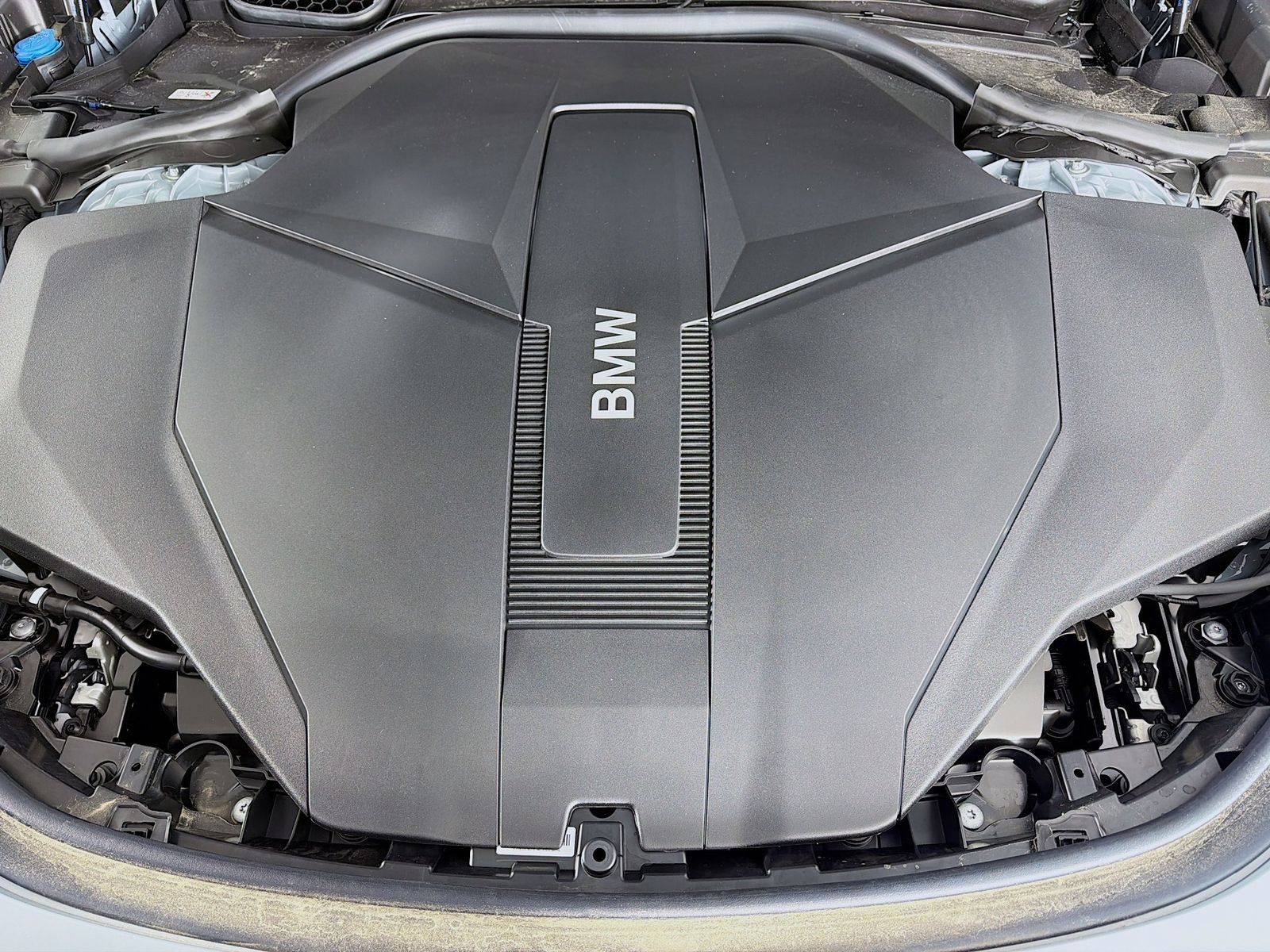 New 2026 Brooklyn Grey Metallic BMW xDrive60 image 32