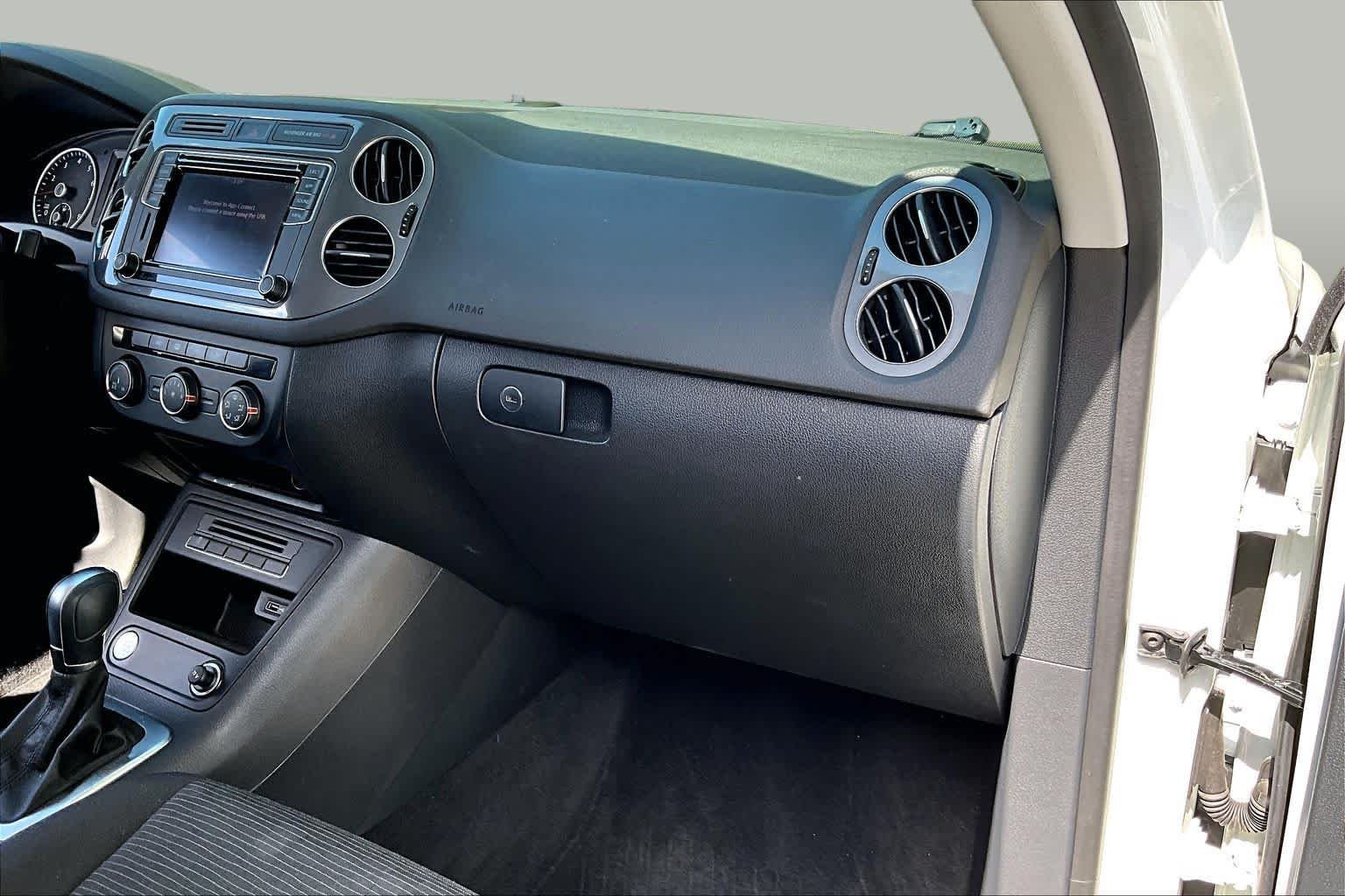Used 2018 Pure White Volkswagen  image 17