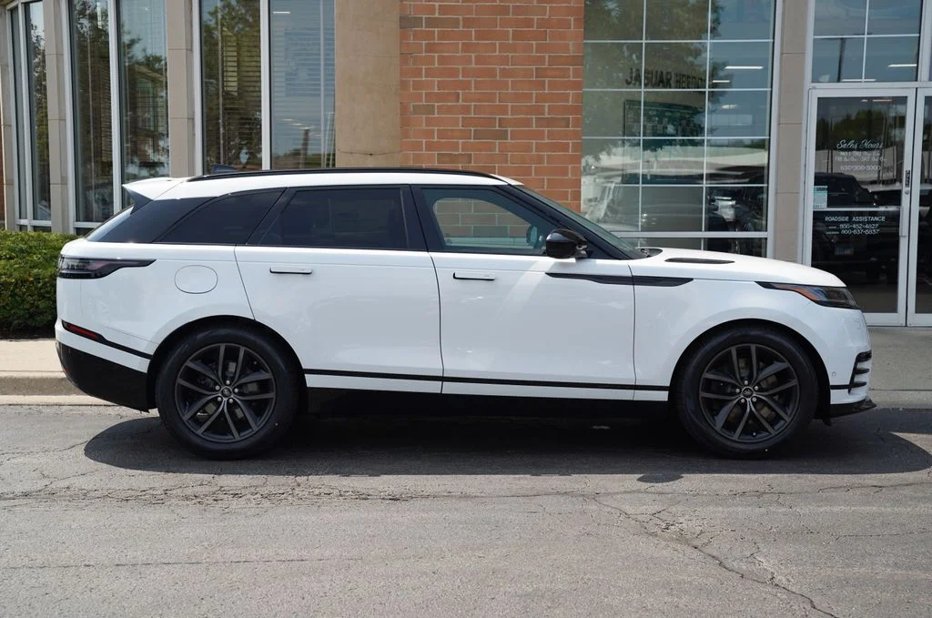 New 2026 Fuji White Land Rover P250 Base image 7